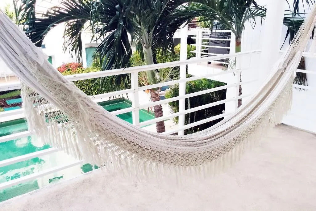 Poolside Tranquil Apartment In 普拉亚卡门