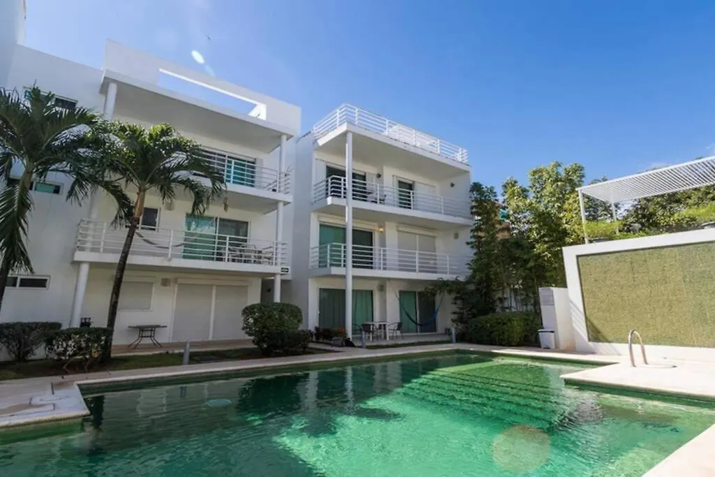 Poolside Tranquil Apartment In 普拉亚卡门