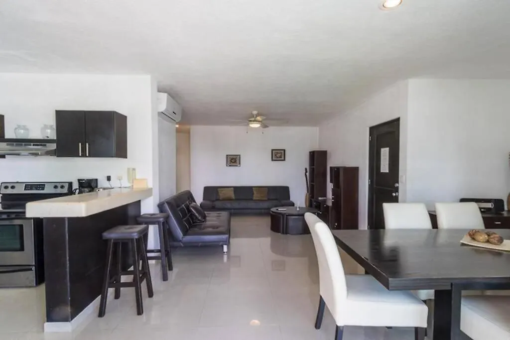 Poolside Tranquil Apartment In 普拉亚卡门