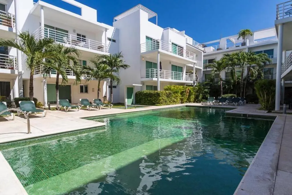 Poolside tranquil apartment in Playa del Carmen México