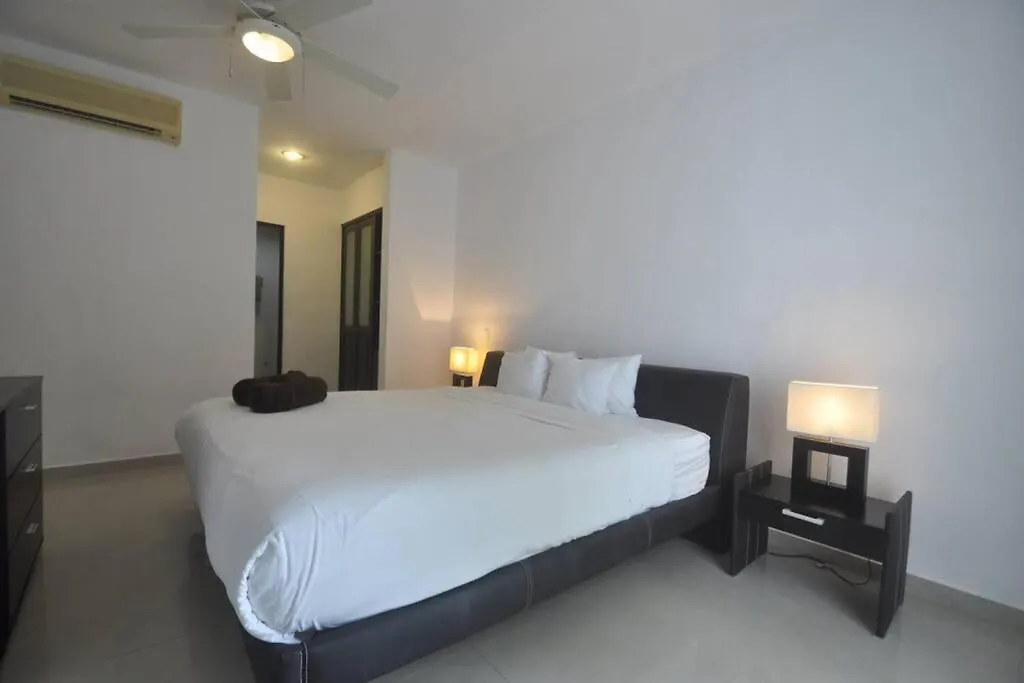 Poolside tranquil apartment in Playa del Carmen