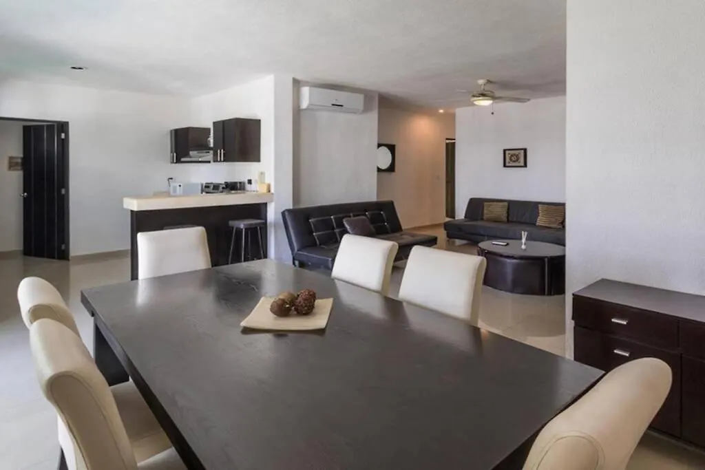 Poolside tranquil apartment in Playa del Carmen