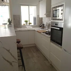 https://piso-en-primera-linea-de-playa-la-herradura.es-andalucia.com