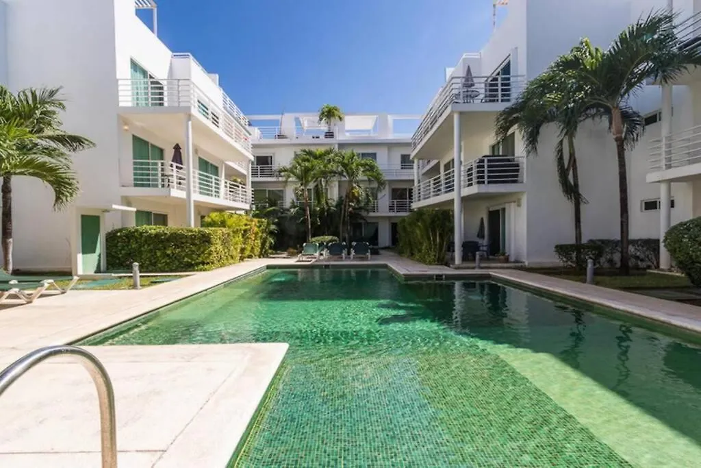 Poolside Tranquil Apartment In Playa Del Carmen Mexiko