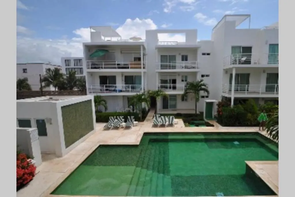 Poolside Tranquil Apartment In Playa Del Carmen