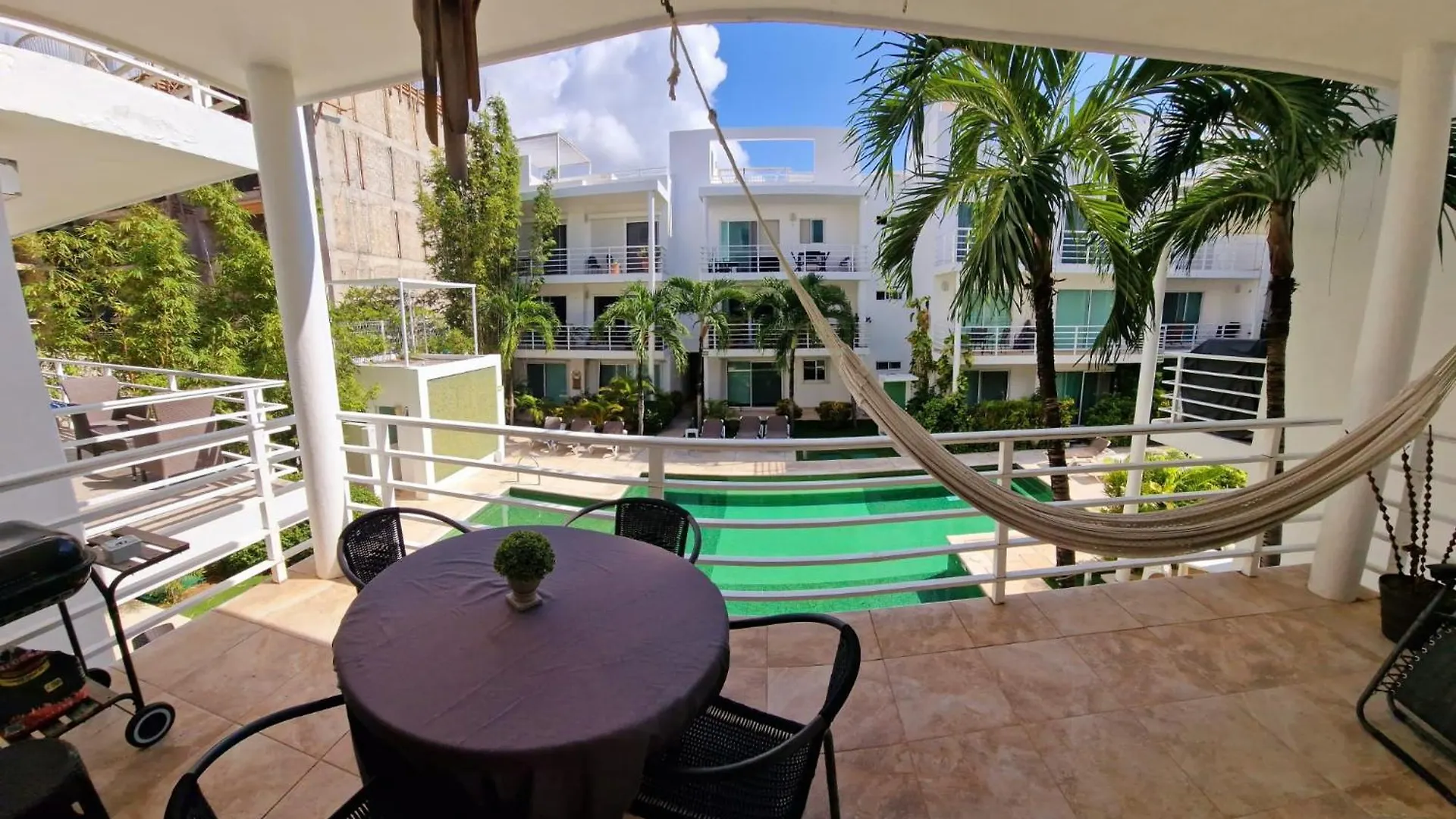 Poolside Tranquil Apartment In Playa Del Carmen location
